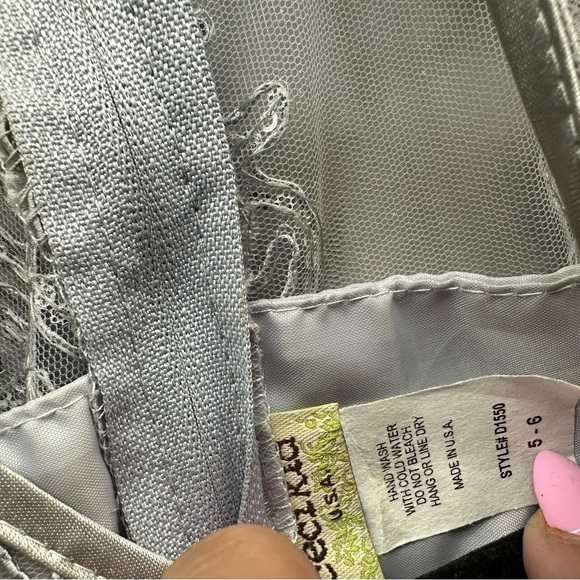 Elegant Silver Kids Dress.    <32> - Picture 4 of 4